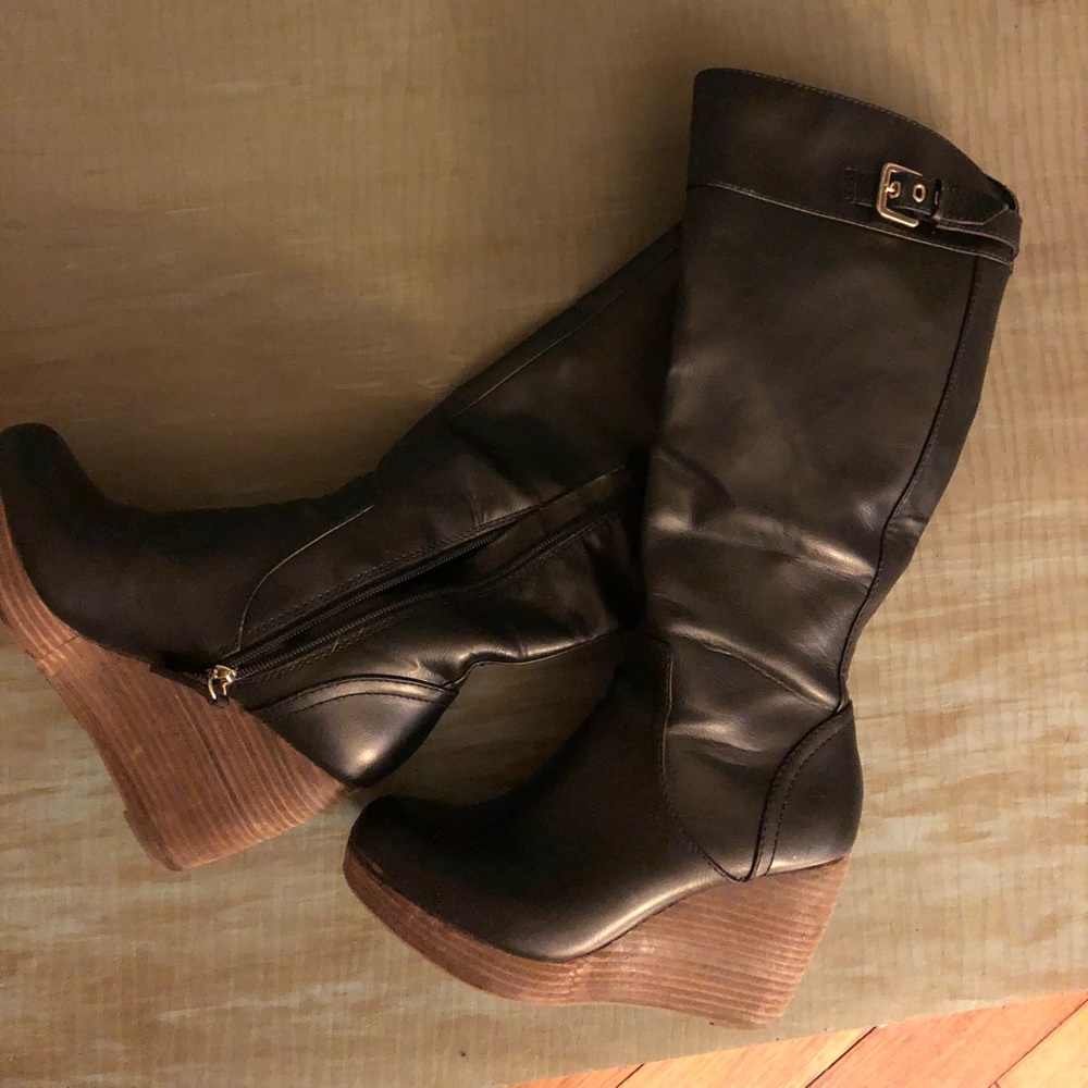 Well loved Dr. Scholl’s wedge boots